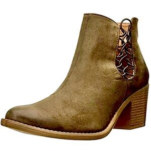 - Qupid SZ 6 Macrame Ankle Distressed Toe Suede Booties! NEW!